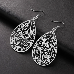 Boucles d'oreilles goutte vintage en acier inoxydable argenté avec motif de feuille