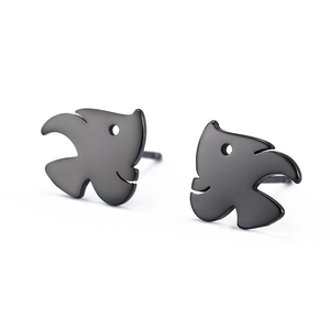 Detailansicht der minimalistischen matt schwarzen Fischohrstecker aus Edelstahl