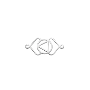 Vue détaillée d'un connecteur de bijoux en acier inoxydable avec motifs géométriques