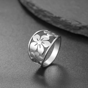 Elegante anello in acciaio inossidabile argento con motivo floreale di ciliegio