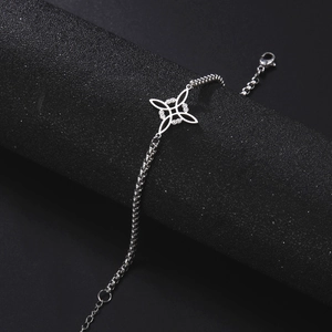 Bracelet chaîne box en acier inoxydable argenté avec un nœud celtique vintage central