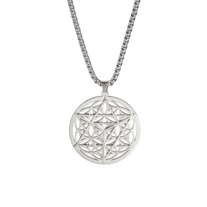 Collier en acier titane avec pendentif hexagramme évidé et chaîne gourmette pour femme