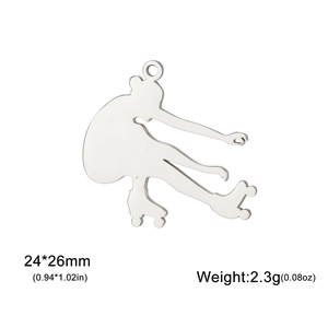 Macro shot of silver roller skate charm with size 24x26mm and weight 2.3g markings