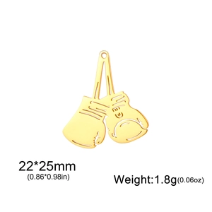 Vue détaillée des pendentifs gants de boxe en acier inoxydable doré 18K 22x25mm