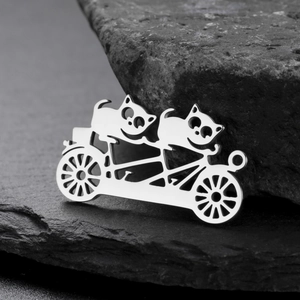 Pendentif en Acier Inoxydable Chat à Vélo Ajouré Accessoire de Bijoux DIY pour Collier Bracelet Boucles d'Oreilles
