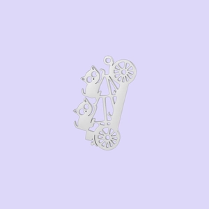 Vue détaillée du pendentif en métal argenté avec motif de chat et carrosse
