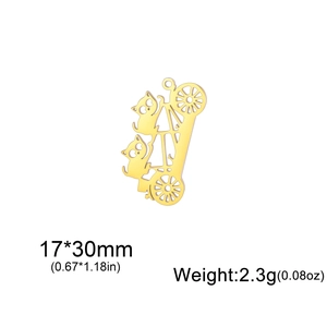 Détail du pendentif doré ajouré chat et carrosse 17x30mm pour la création de bijoux DIY