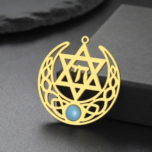 Colgante Estrella de David dorada en acero con piedra azul y símbolo hebreo Chai