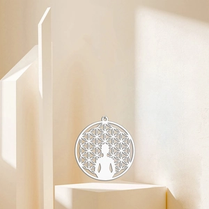 Colgante flor de la vida plateado con silueta de meditación en soporte de piedra