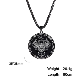 Detailansicht des Stier-Anhängers mit 35x38mm Größe, 26,1g Gewicht und 60cm Kette