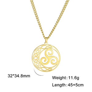 Collana con ciondolo triscele celtica in acciaio al titanio dorato e catena 45+5 cm