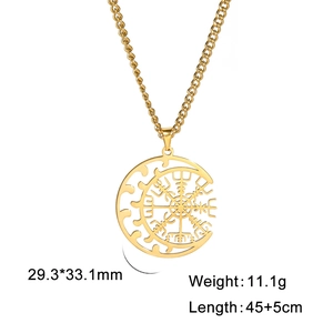 Dettaglio collana bussola vichinga dorata con misure 29,3x33,1 mm e peso di 11,1 grammi