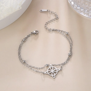 Silberne doppellagige Edelstahl-Fußkette mit Hexenknoten und kleinen Metallperlen