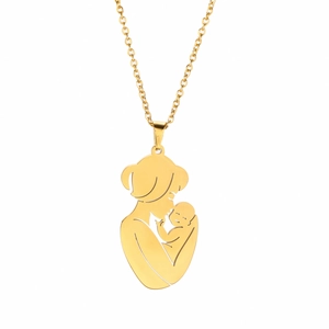 Detail van de gouden hanger met moeder-kind silhouet aan een gepolijste ketting