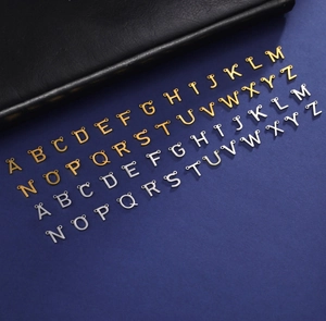 Pendentifs alphabet A-Z en acier titane doré et argenté pour la création de bijoux DIY