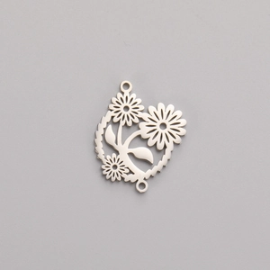 Detail van zilveren roestvrijstalen holle madeliefje bedel voor DIY sieraden maken