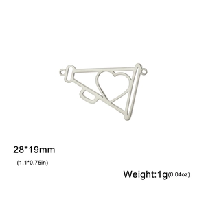 Ciondolo a tromba con cuore cavo in acciaio inox con dimensioni 28x19mm e peso 1g
