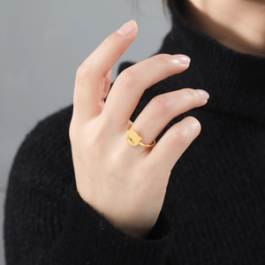 Minimalist gold cat shape cutout ring in polished stainless steel for women fashion