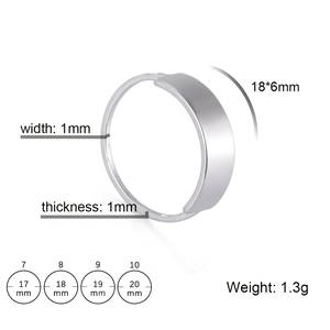 Anello sigillo rettangolare in acciaio inossidabile lucido con design minimalista