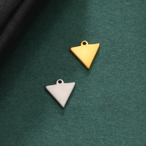 Massive Dreiecksanhänger aus Edelstahl in Gold und Silber für DIY-Schmuckherstellung