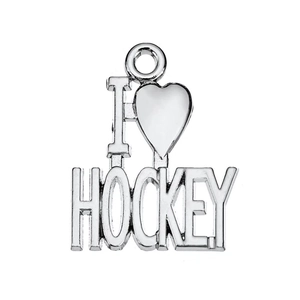 Détail du pendentif cœur en argent antique avec gravure I Love Hockey et bélière