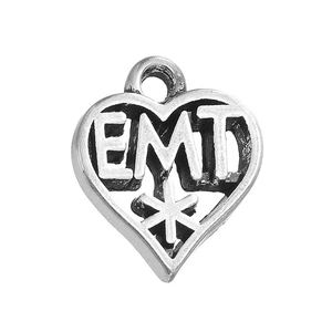 Détail du pendentif EMT en forme de cœur en alliage de zinc avec symbole Star of Life
