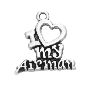 Pendentif cœur en argent antique avec texte I Love My Airman en relief sur fond blanc