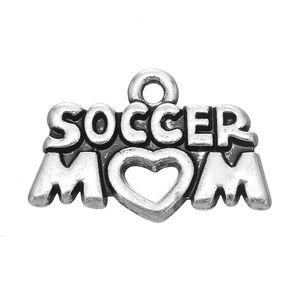 Détail du pendentif Soccer Mom en forme de cœur argent antique pour création de bijoux