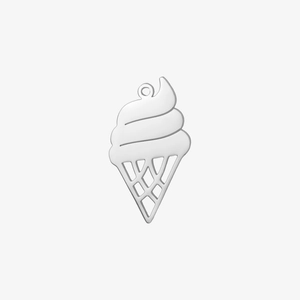 Dettaglio di un ciondolo a cono gelato in argento traforato per accessori gioielli DIY