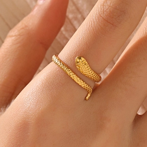 Bague Enveloppante Serpent en Acier Inoxydable Vintage Plaquée Or 18K Ajustable Anneau Ouvert Texture Écailles Animal Zodiaque Bijoux Femme