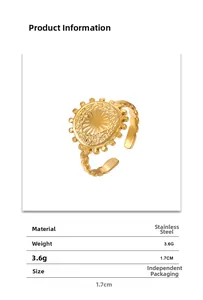 Détail de la bague en acier doré avec relief soleil et spécifications de taille 1,7 cm