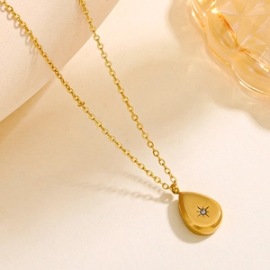 Gold 18K plated stainless steel teardrop necklace with engraved star and zircon