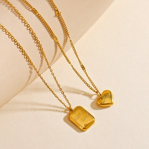 Set di collane in oro inossidabile con ciondoli rettangolari Good Luck e cuore Love
