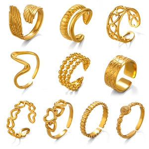 10-delige set minimalistische gouden geometrische ringen met hart- en vleugelontwerp