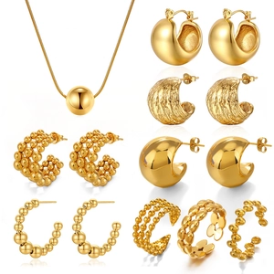 Set gioielli in acciaio inossidabile dorato con collana a sfere e orecchini assortiti