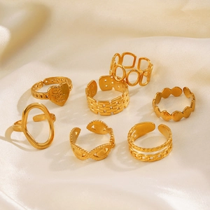 7-piece gold stainless steel rings set with hollow hearts and bohemian geometric patterns