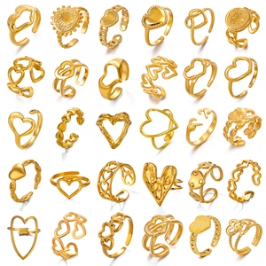 Set de 30 anillos dorados ajustables con varios diseños de corazón minimalistas