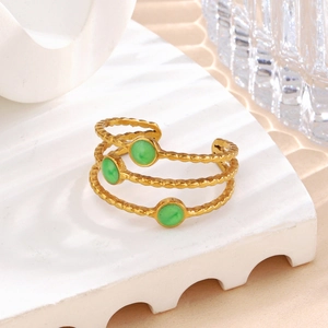 Bague ajustable triple rangée en acier doré ornée de trois pierres vertes et billes
