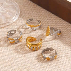 5-piece mixed 18K gold and silver plated stainless steel ring set with shell motifs
