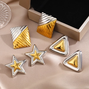 Lot de boucles d'oreilles géométriques bicolores en formes rectangle, triangle et étoile
