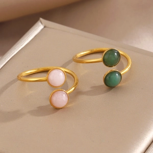 Anillos de acero inoxidable bañados en oro de 18k con gemas redondas rosa y verde