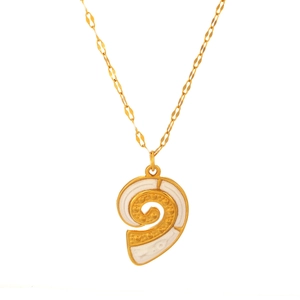 Collier en acier inoxydable doré 18k avec pendentif coquillage et émail blanc