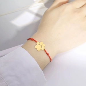 18K goud roestvrijstalen armband met pootafdruk bedel en verstelbaar rood koord