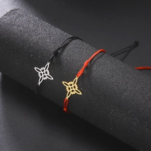 Minimalistische heksenknoop armbanden van 18K goud roestvrij staal in zwart en rood set