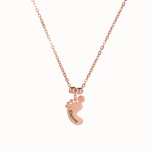 Gepersonaliseerde roestvrijstalen babyvoetjes ketting in roségoud met gravure Elainne