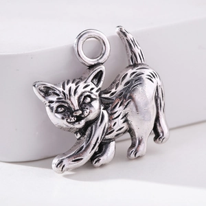 Antique silver cat pendant accessory for DIY jewelry making with textured metal details