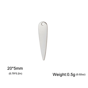 Macro-opname van zilverkleurige druppelhanger met afmeting 20x5mm en 0,5g gewicht