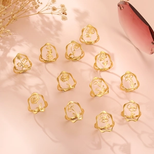 Bagues Ouvertes en Acier Inoxydable Fleur de Naissance 12 Mois Plaquées Or 18K Design Ajouré Réglable Bijoux pour Femmes Cadeau Anniversaire