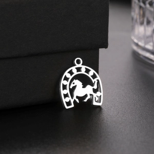 Stainless Steel Horse Horseshoe Pendant DIY Jewelry Findings Only Gold Silver Plated Lucky Animal Charm For Necklace