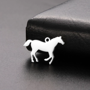 Pendentif Silhouette Cheval en Acier Inoxydable pour Création Bijoux DIY Charm Cheval Plaqué Or Argent Style Animalier